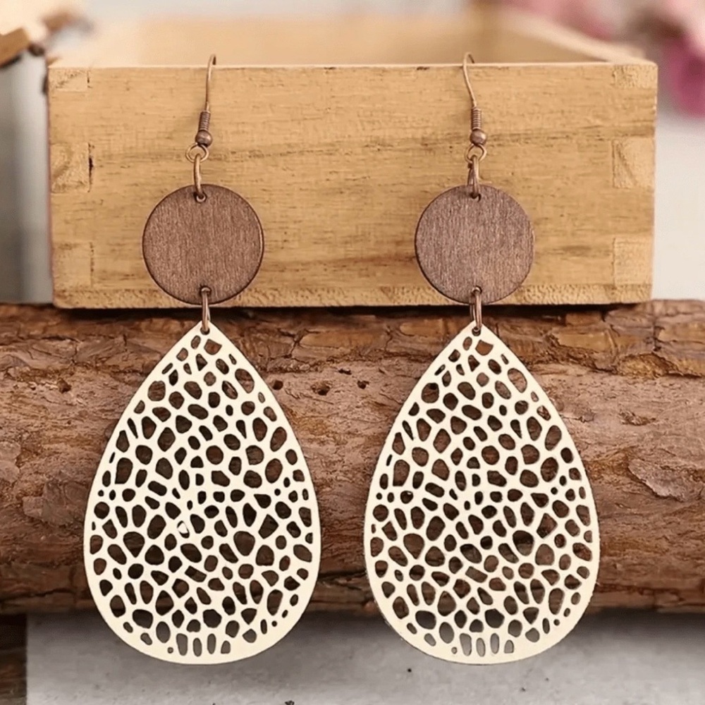 NWOT Brown and Cream  Teardrop Earrings
